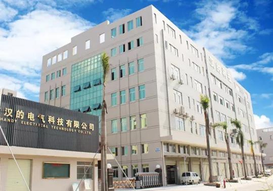 迎中秋送愛(ài)心 漢的電氣代表探訪麻風(fēng)病康復(fù)老人